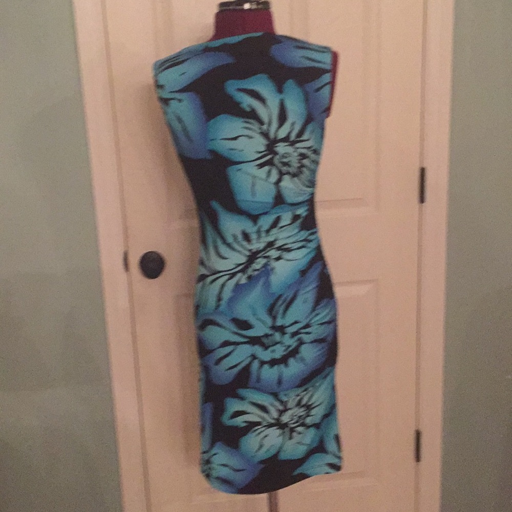 Sexy cache blue floral dress - Picture 6 of 7